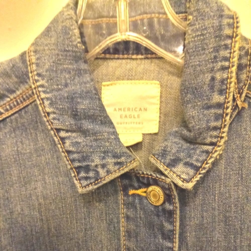 AMERICAN EAGLE DISTRESSS/FRINGE JEAN JACKET - Picture 2 of 5